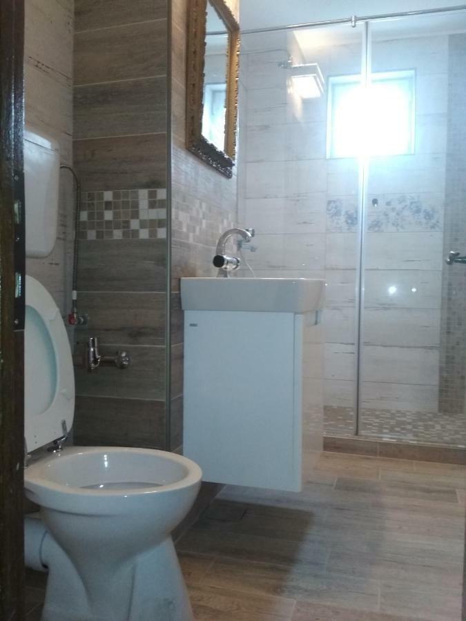 Pelican Proxy Apartment Орадя Экстерьер фото